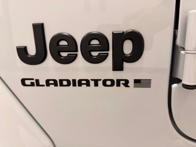 Used 2023 Jeep Gladiator Sport AWD/4WD image 15