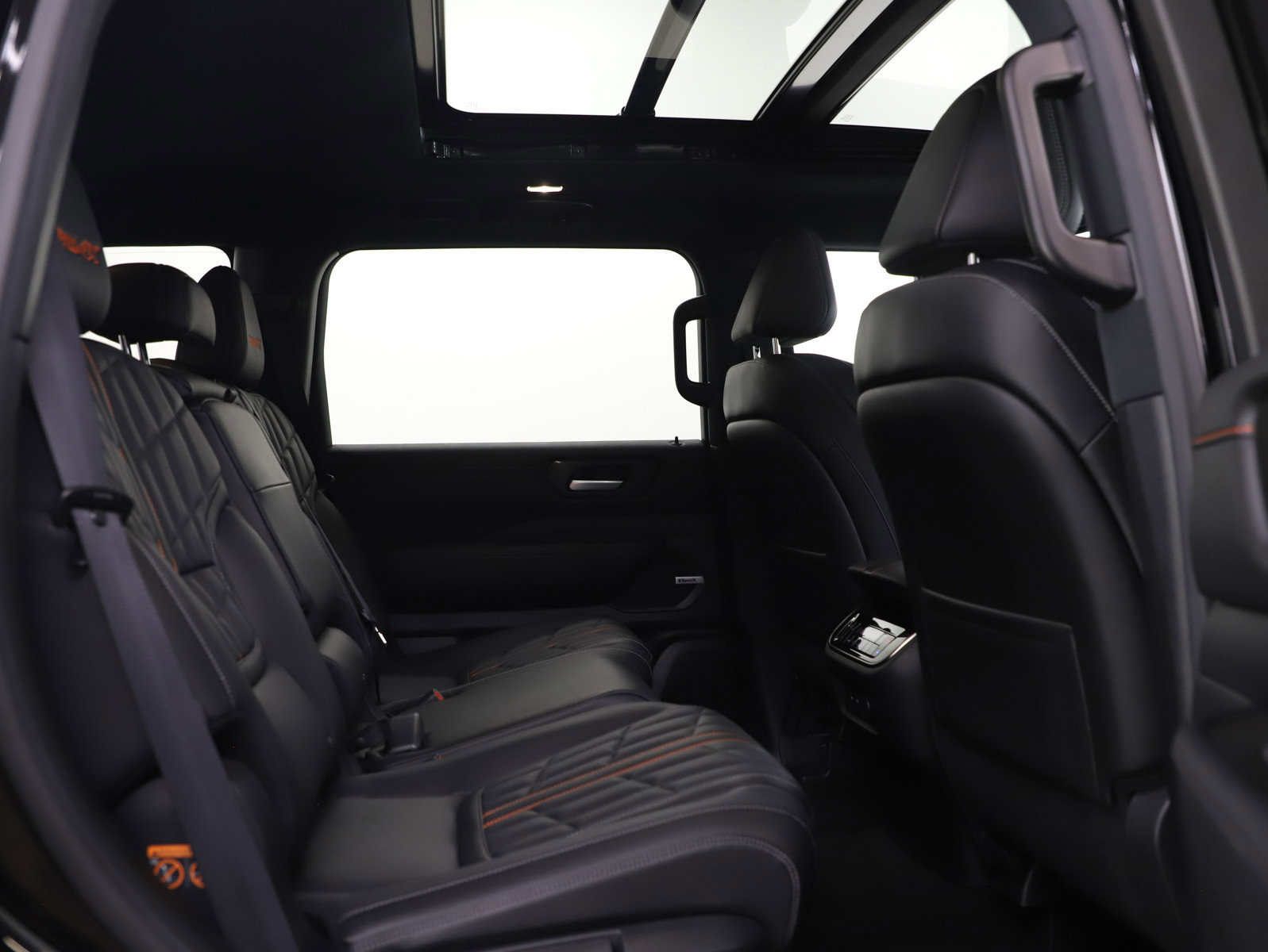 Used 2025 Nissan Armada PRO-4X w/ Pro-4X Premium Package image 13