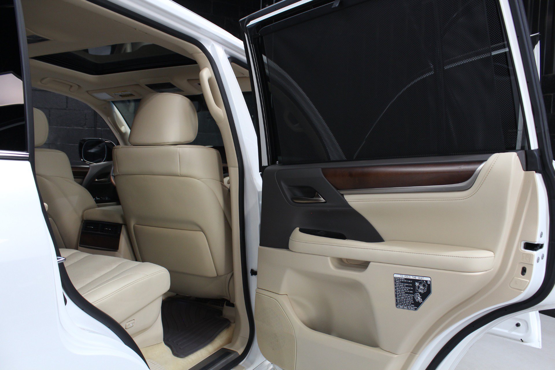 Used 2021 Lexus LX 570 4WD w/ Luxury Package image 46