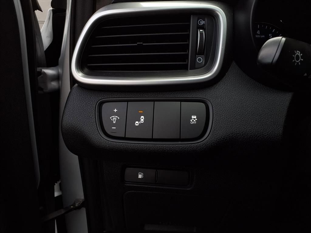 Used 2019 Kia Sorento LX image 14