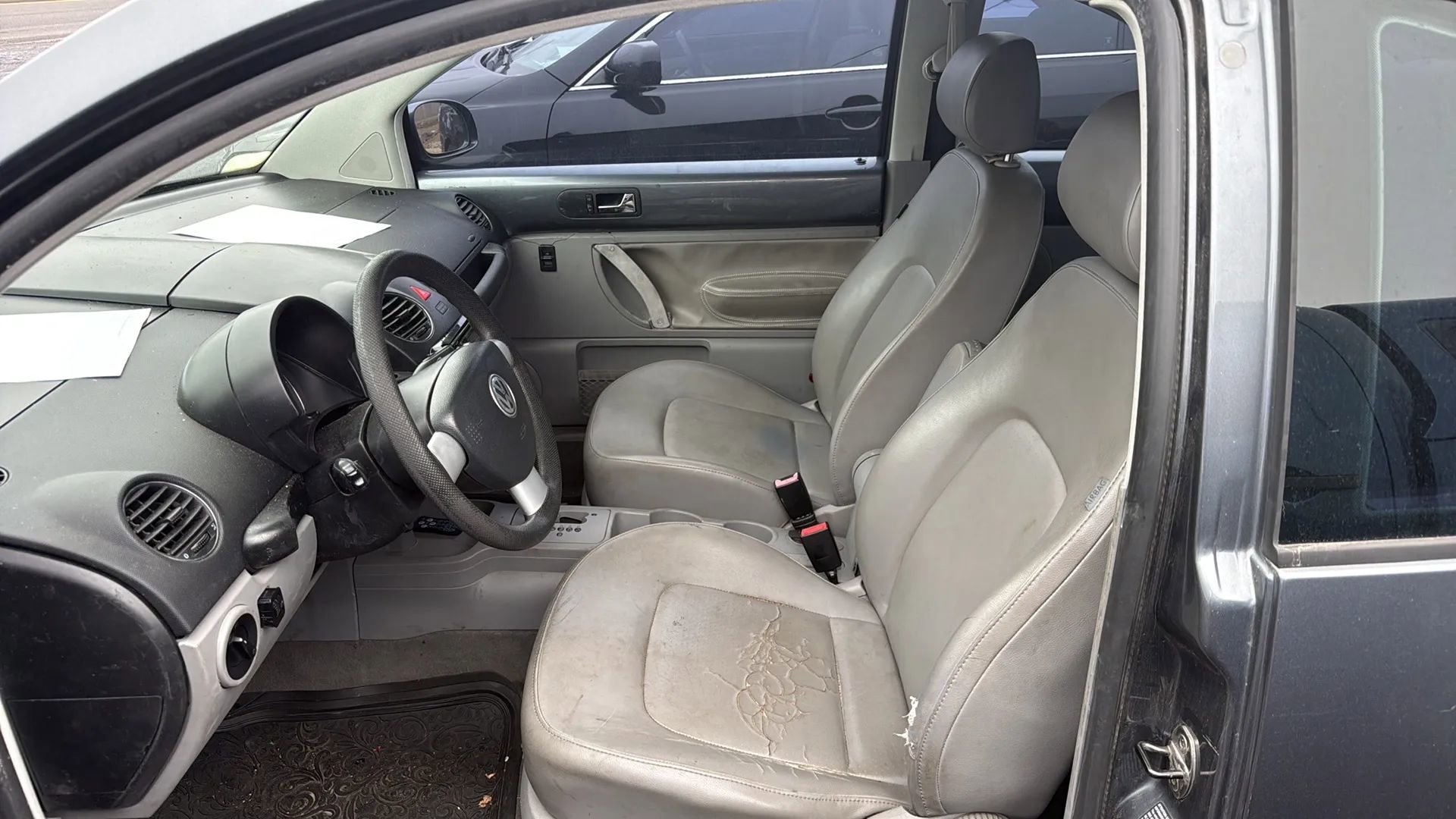 Used 2006 Volkswagen Beetle Coupe image 6