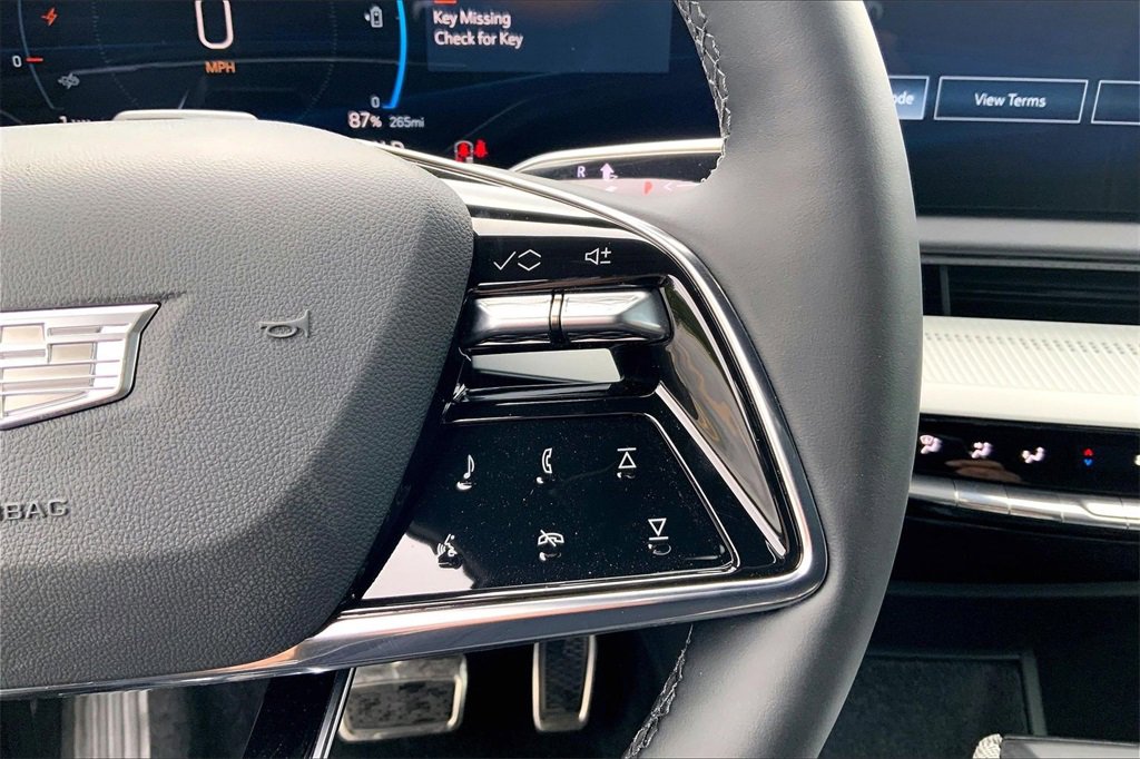 New 2026 Cadillac Optiq Luxury 1 image 23