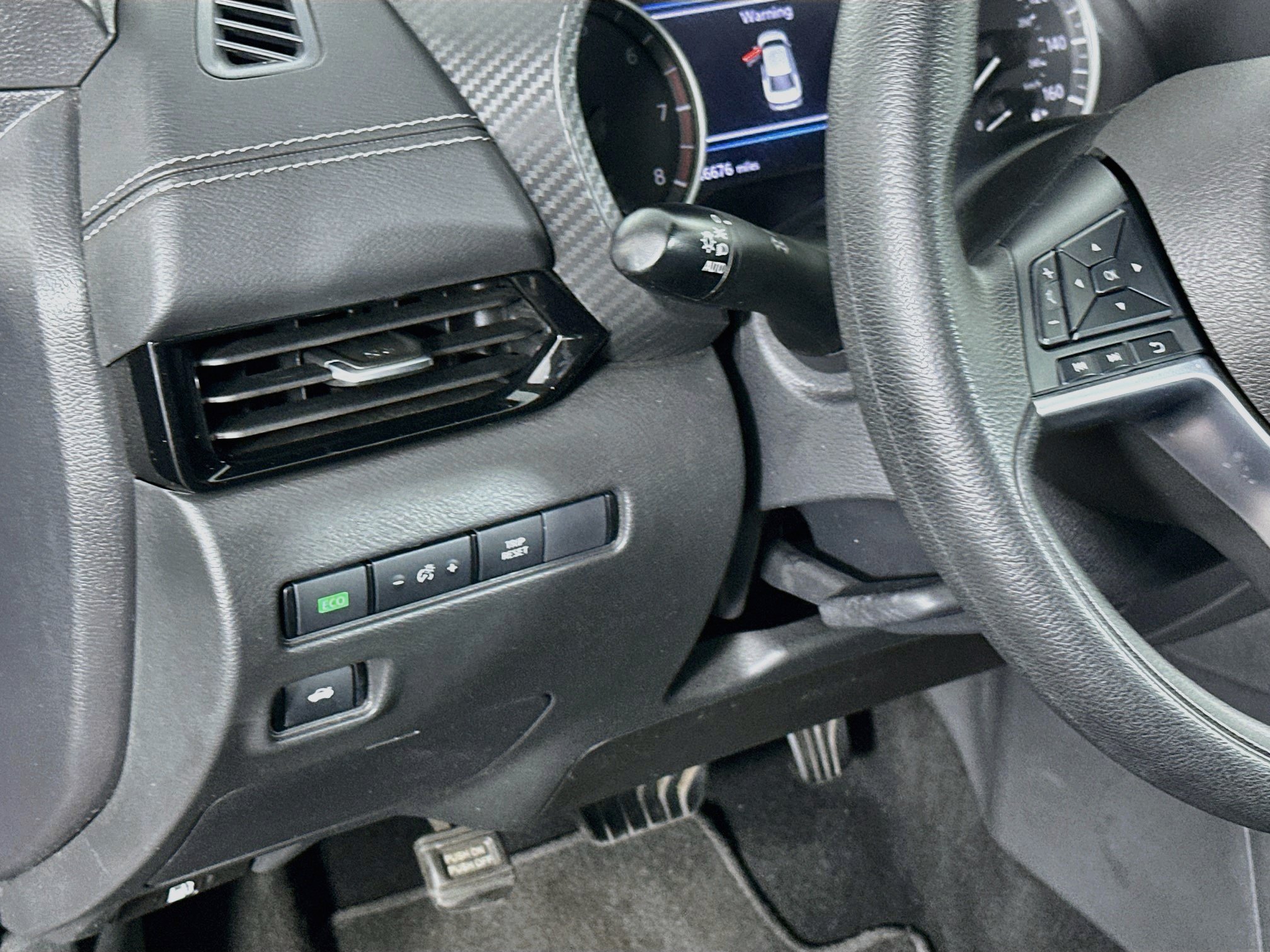 Used 2025 Nissan Sentra SV FWD image 17