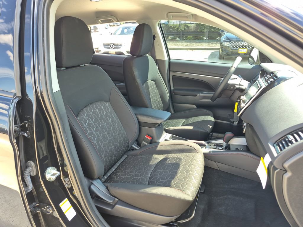 Used 2025 Mitsubishi Outlander Sport LE image 41