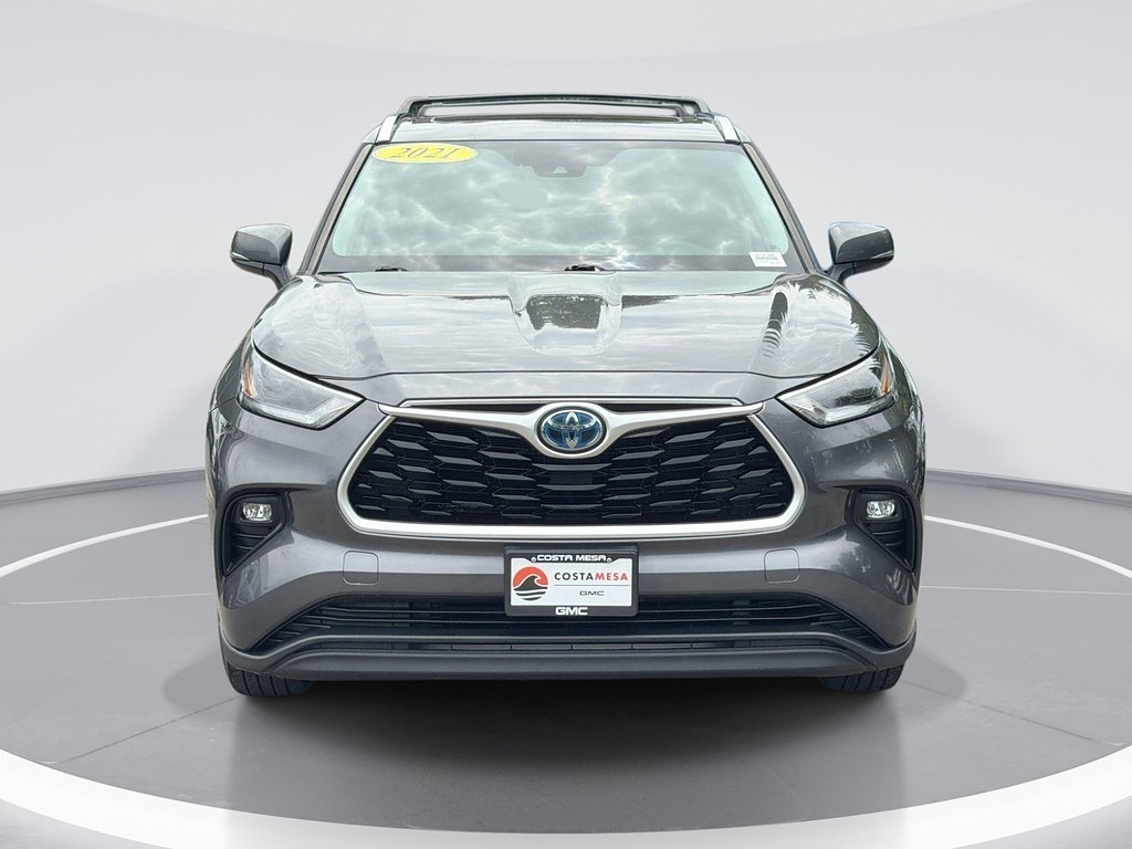 Used 2021 Toyota Highlander XLE AWD/4WD image 2