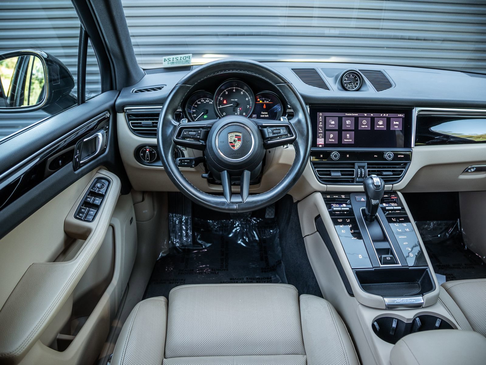 Certified 2022 Porsche Macan image 11