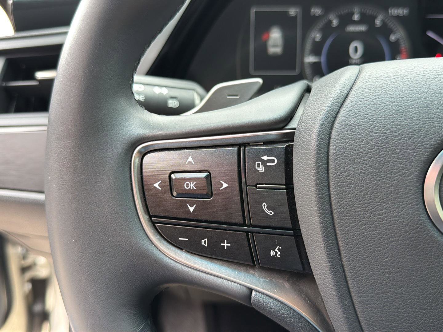 Used 2023 Lexus ES 350 w/ Accessory Package (Z2) image 25