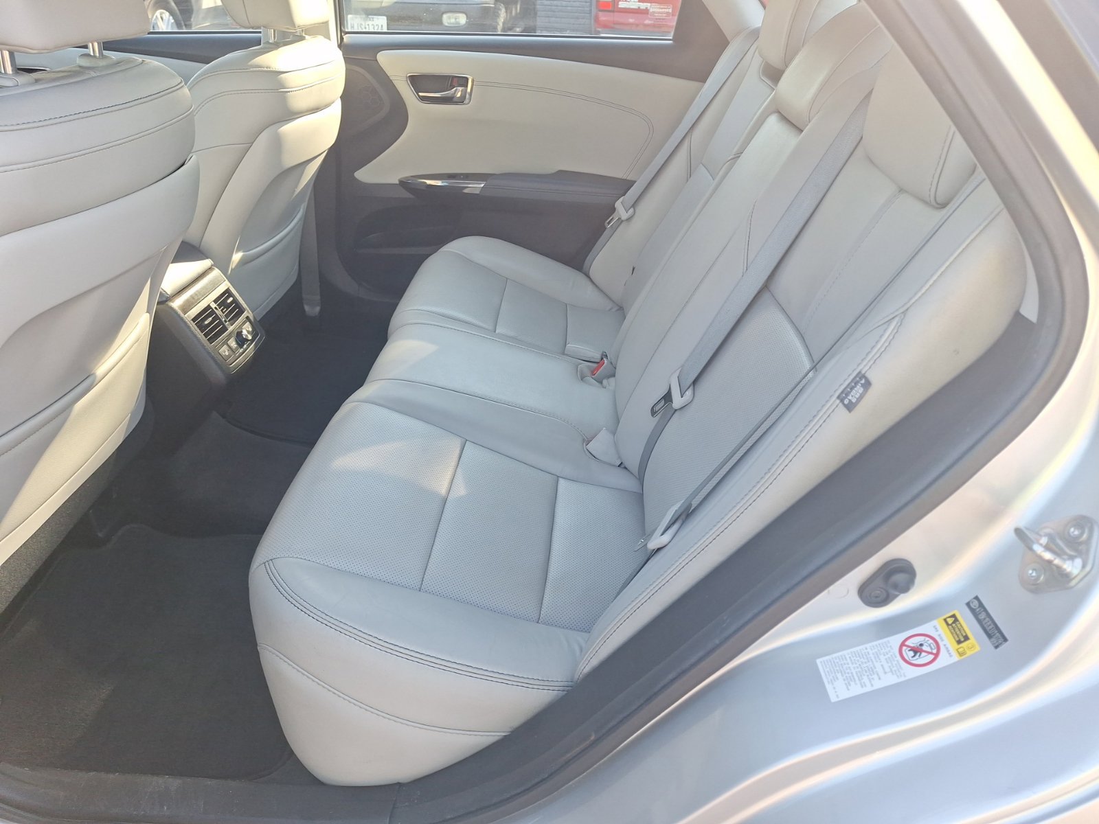 Used 2014 Toyota Avalon Limited FWD image 31