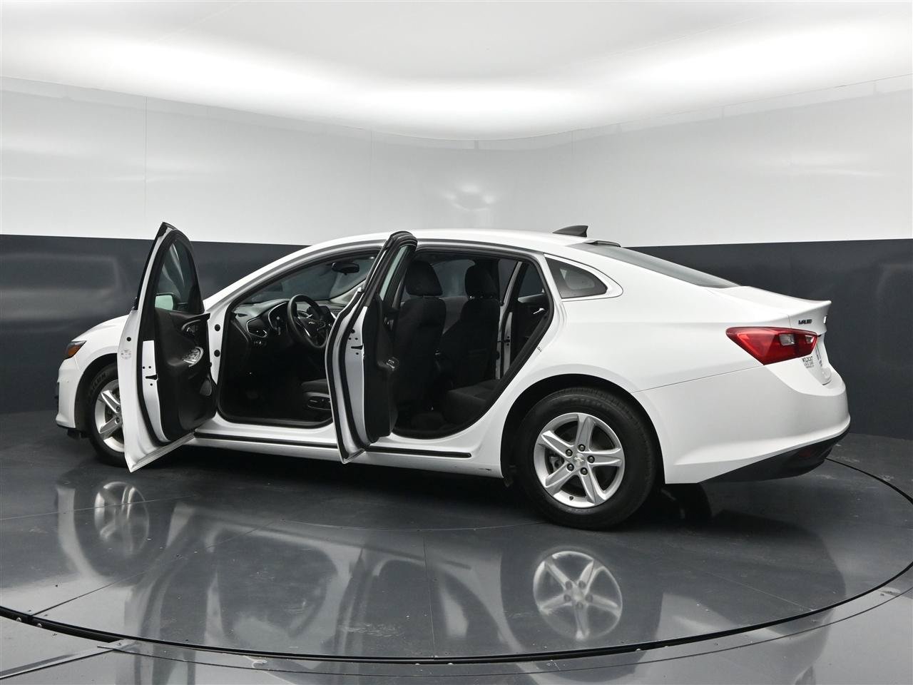 Used 2023 Chevrolet Malibu LS FWD image 30