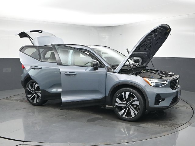 Used 2023 Volvo XC40 B5 Ultimate w/ Climate Package AWD/4WD image 48