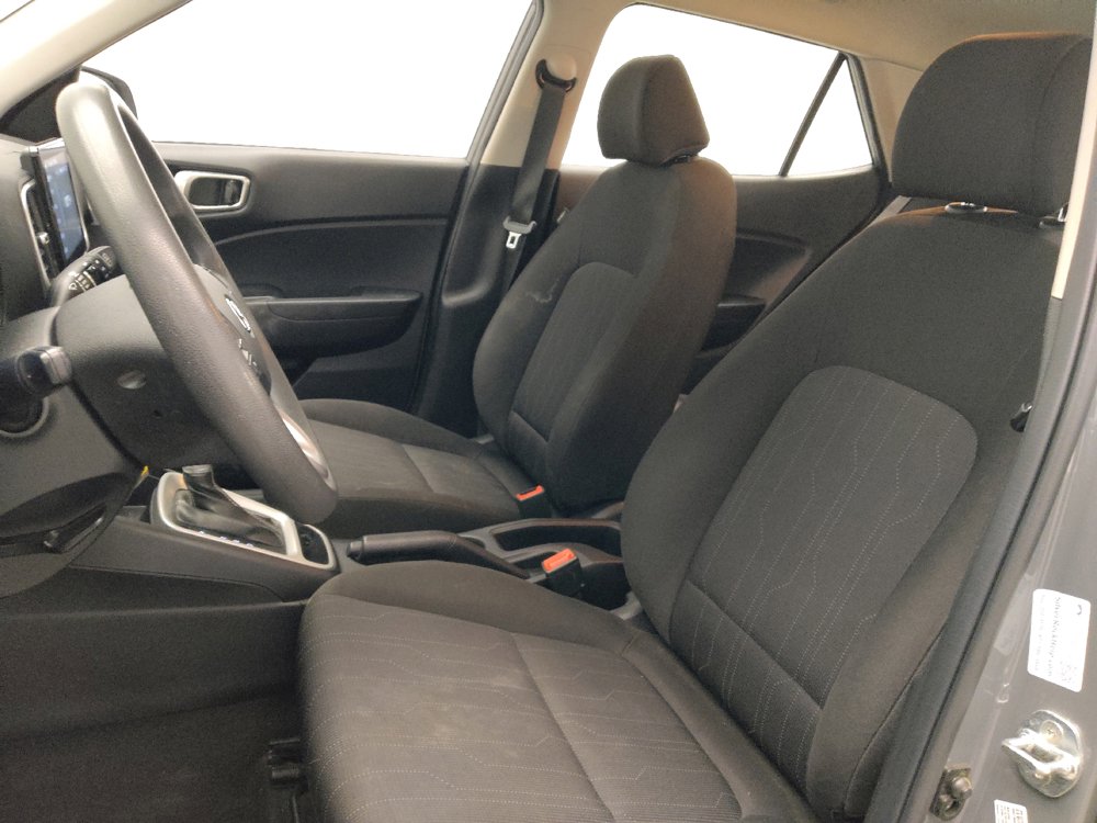 Used 2021 Hyundai Venue SE FWD image 17