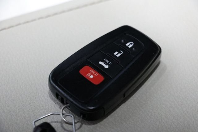 Used 2020 Toyota Camry XLE w/ Driver Assist Package FWD image 33