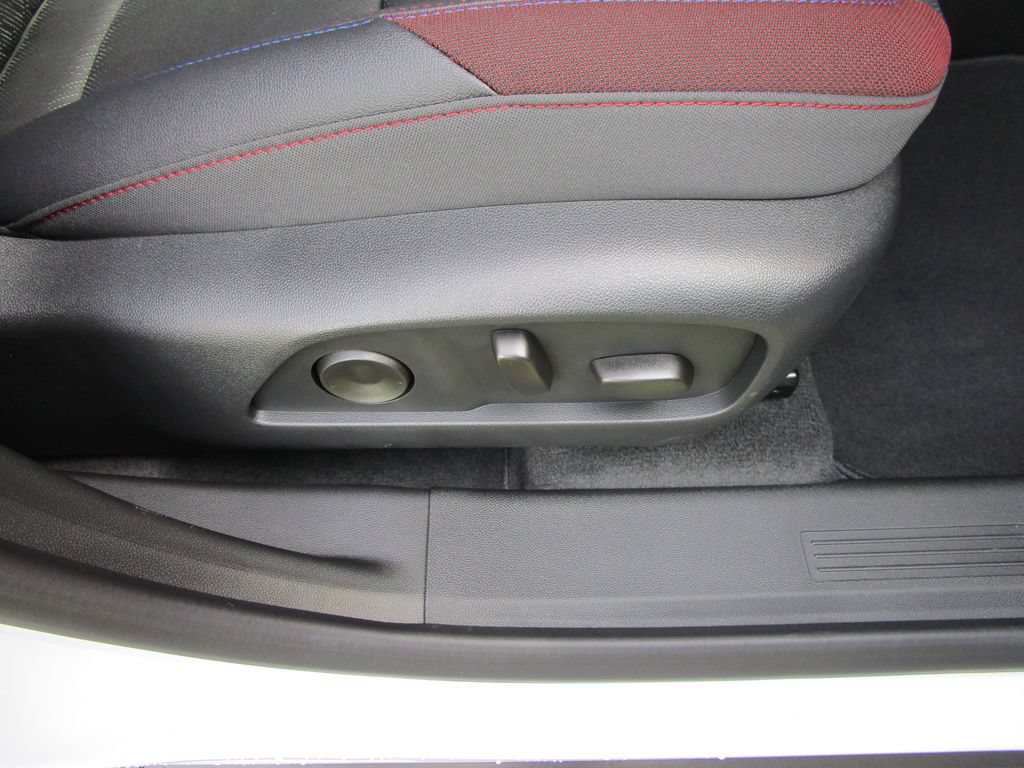 New 2026 Chevrolet Equinox RS w/ Convenience Package III FWD image 30