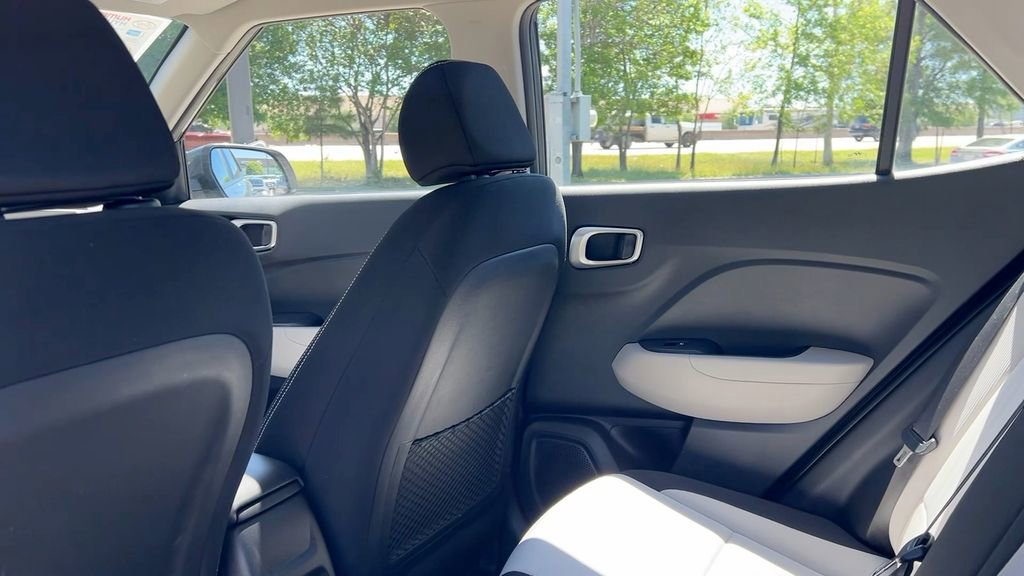 Used 2025 Hyundai Venue SEL image 33