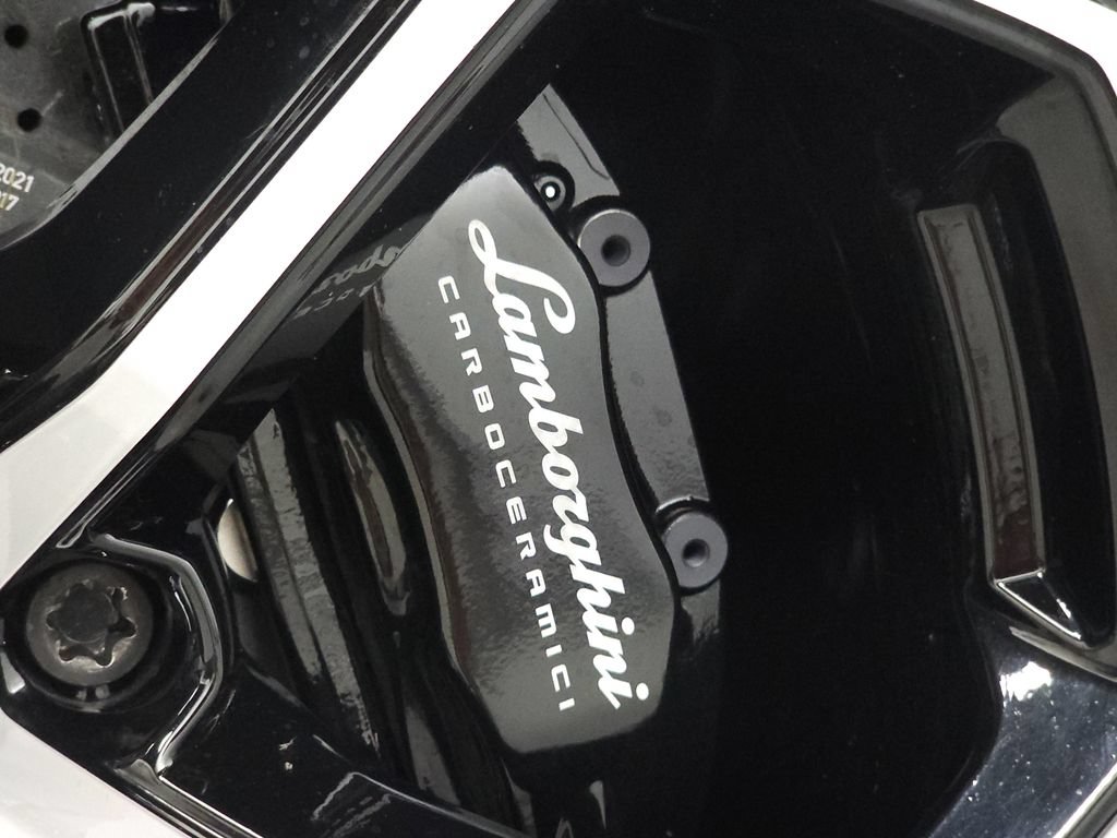 Used 2022 Lamborghini Huracan EVO RWD image 48