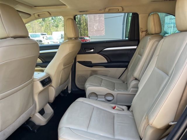 Used 2017 Toyota Highlander XLE image 18
