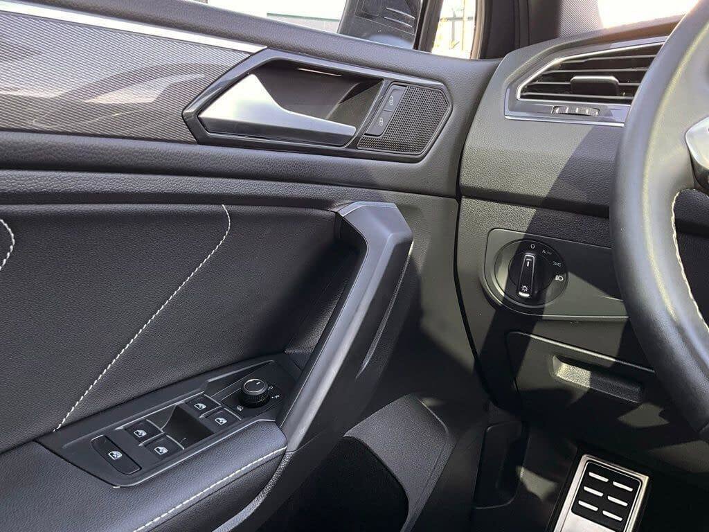 Used 2023 Volkswagen Tiguan SE R-Line image 22