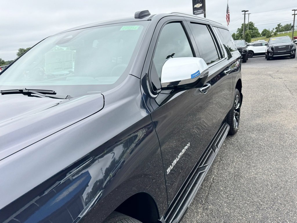 New 2025 Chevrolet Suburban Premier image 13