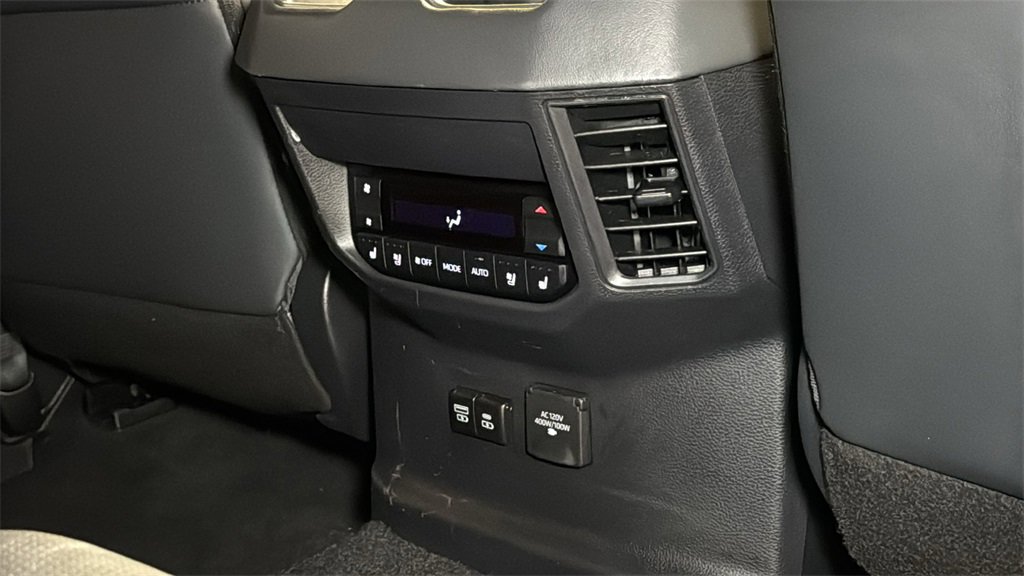 Used 2025 Toyota Sequoia Platinum image 15