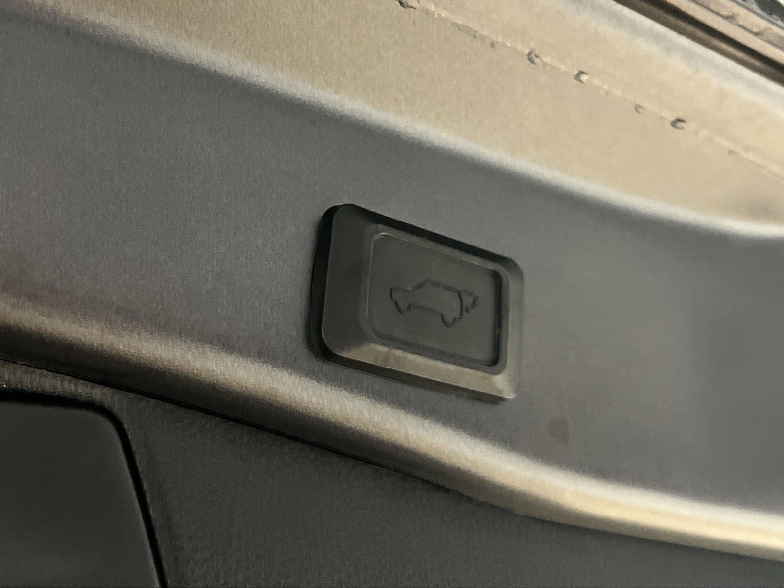 Used 2019 Toyota RAV4 Limited w/ Cold Weather Package image 23