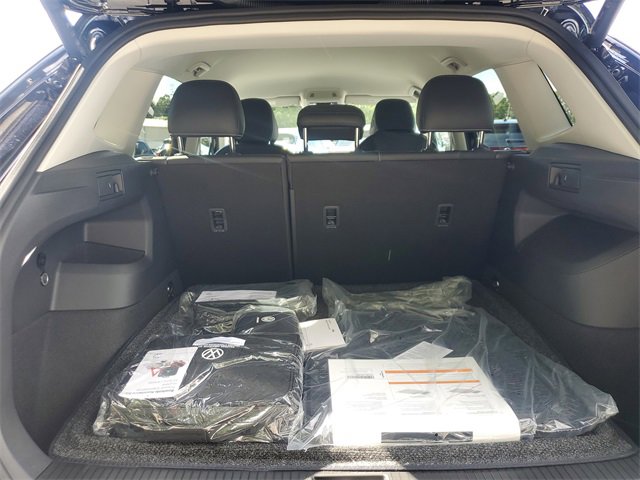 New 2025 Volkswagen Tiguan SE image 9