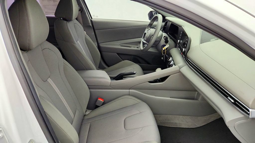 Used 2024 Hyundai Elantra SE FWD image 22