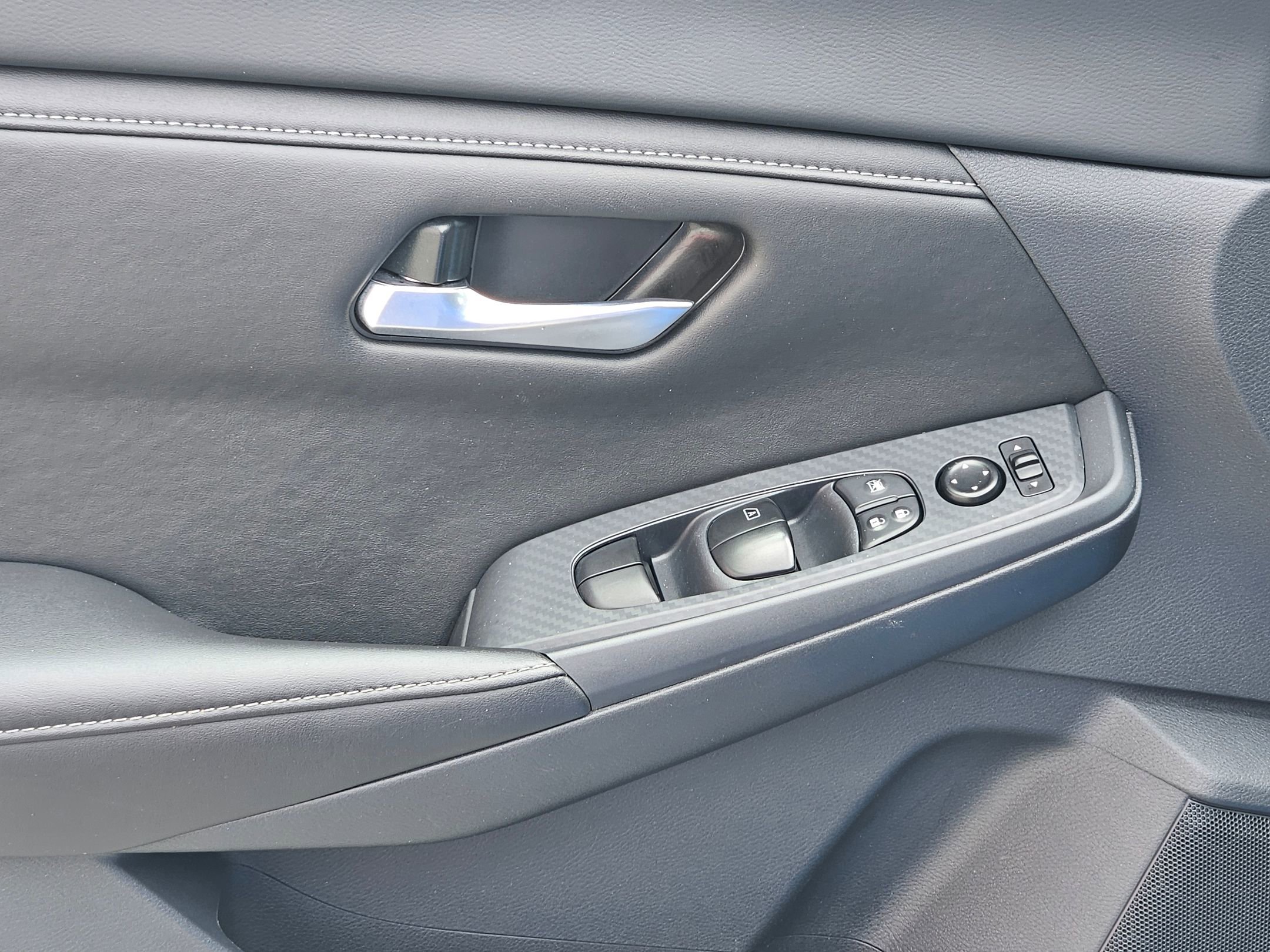 Used 2025 Nissan Sentra SV FWD image 18