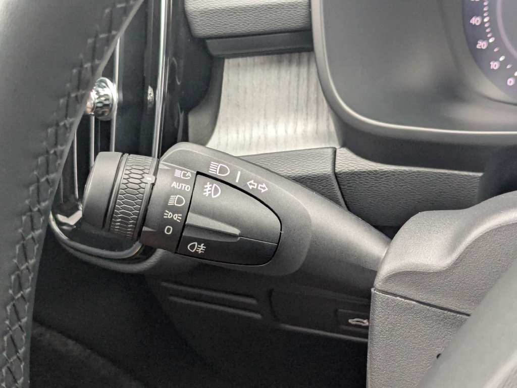Used 2026 Volvo XC40 B5 Core w/ Climate Package AWD/4WD image 35