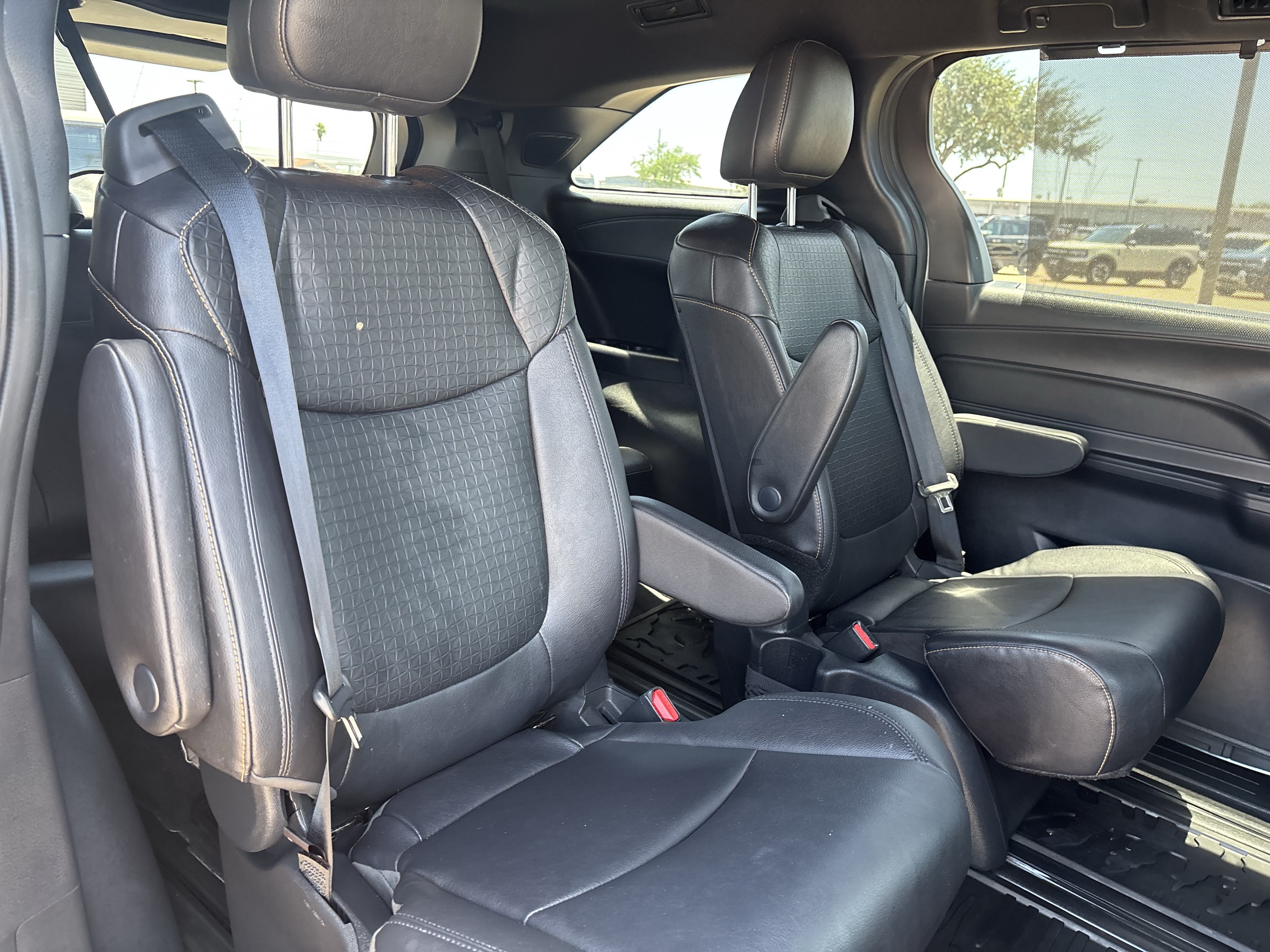 Used 2025 Toyota Sienna XLE Woodland Edition AWD/4WD image 19
