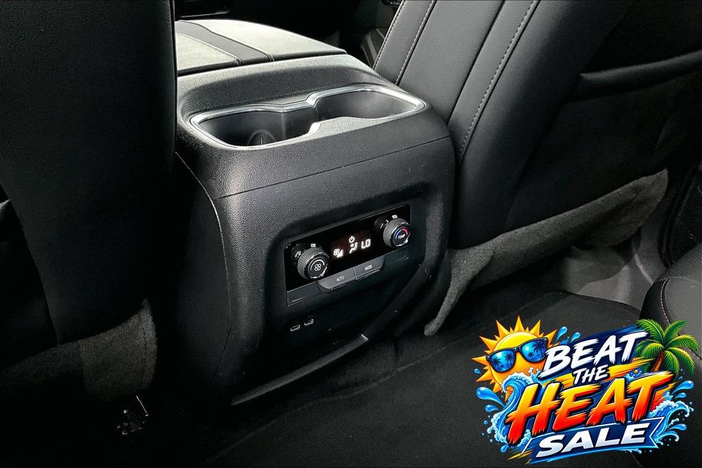 Used 2025 Chevrolet Traverse Z71 AWD/4WD image 28