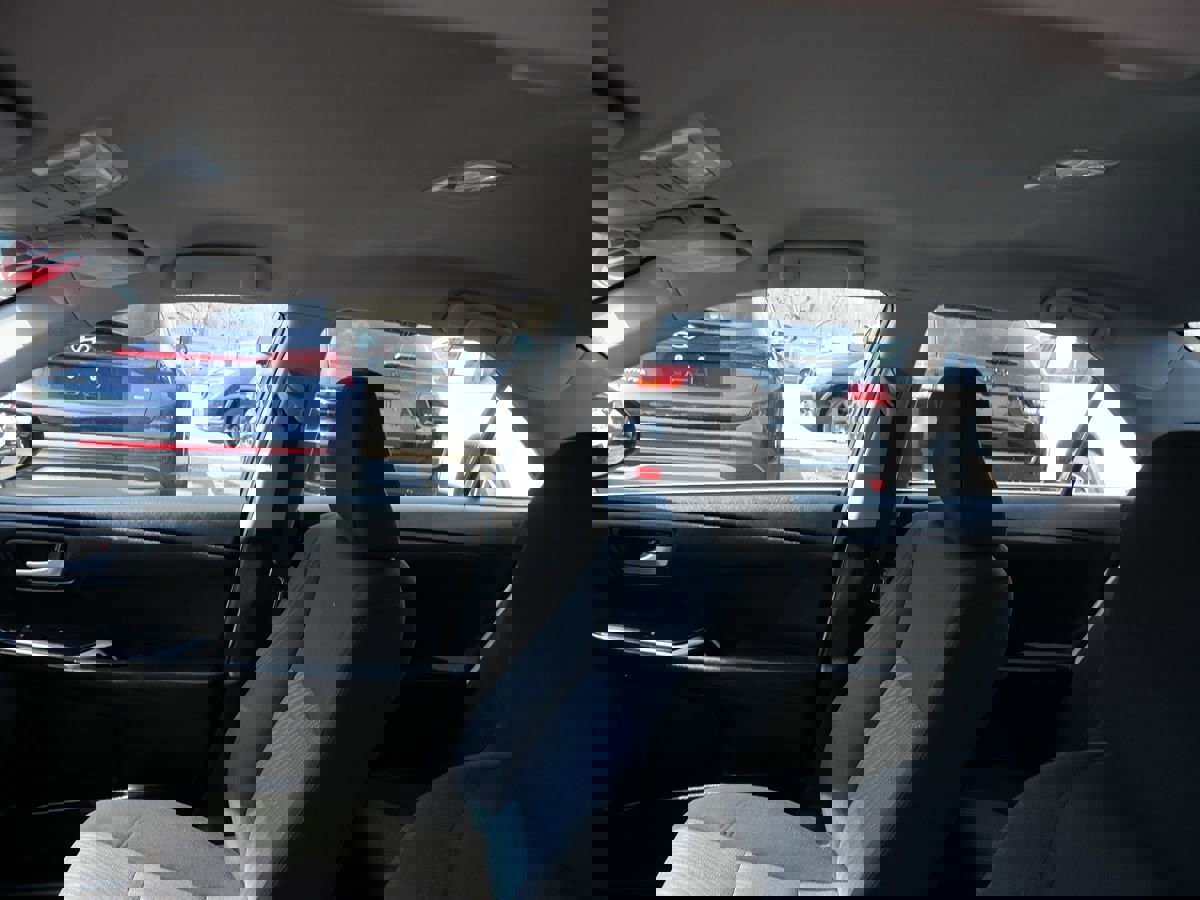 Used 2017 Toyota Camry LE image 11