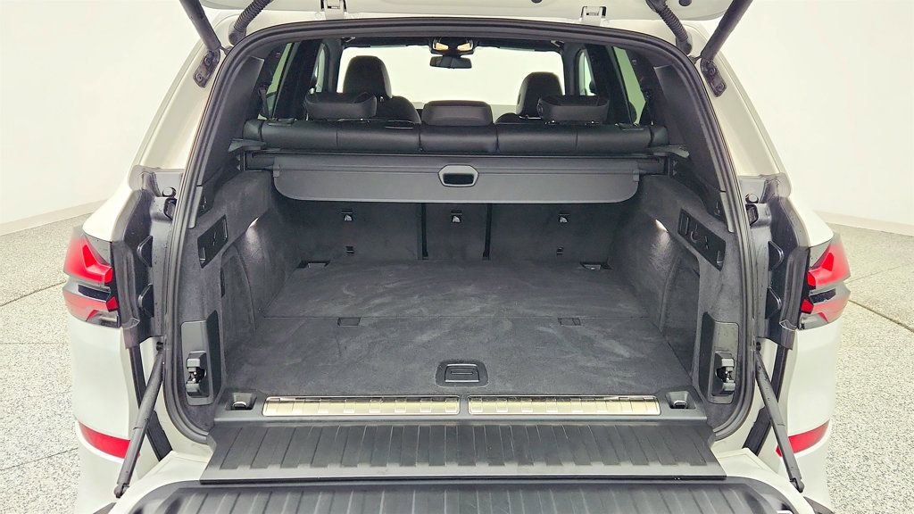 Used 2025 BMW X5 xDrive50e w/ M Sport Package image 22