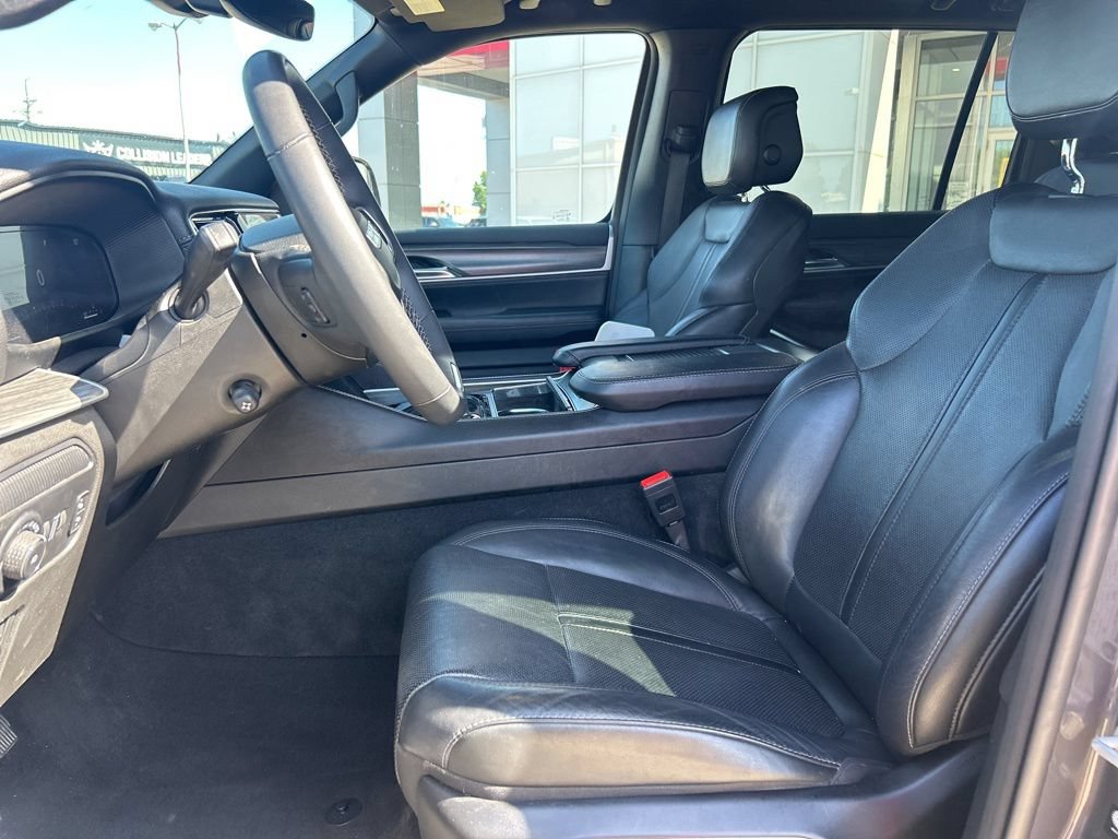 Used 2023 Jeep Wagoneer L Series II AWD/4WD image 15