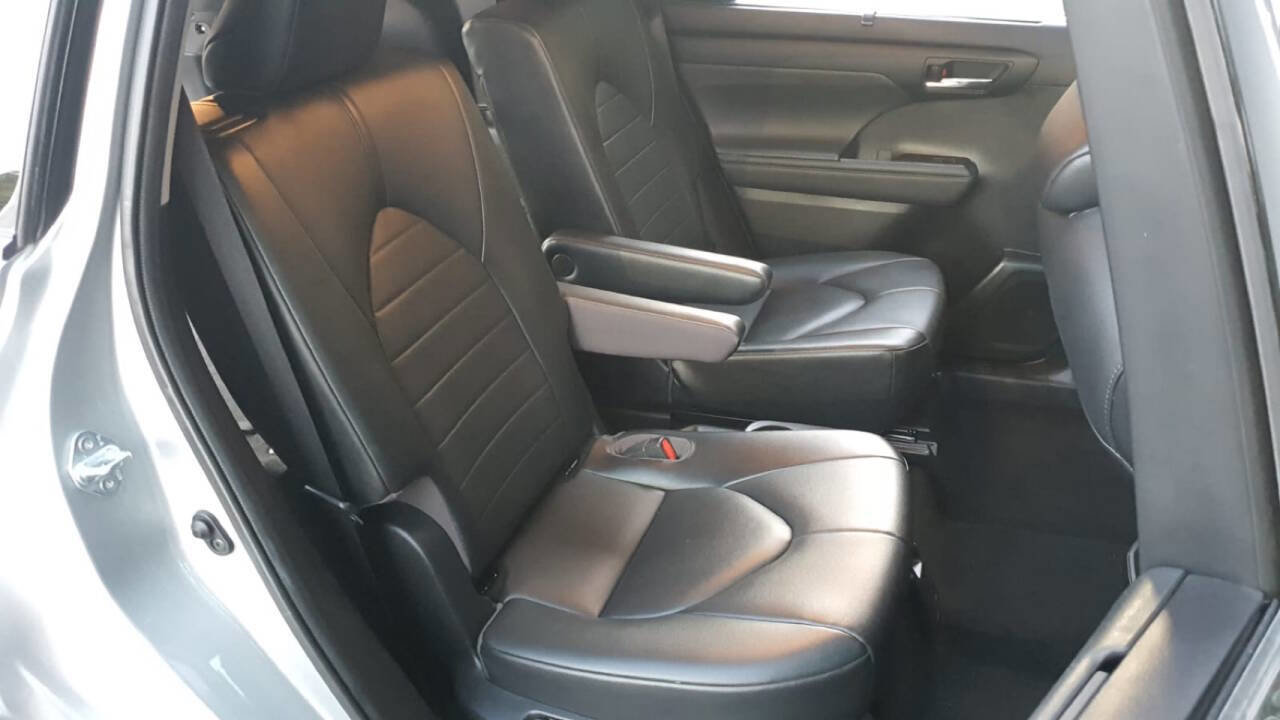 Used 2021 Toyota Highlander XLE image 9