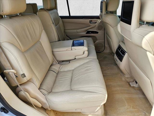 Used 2013 Lexus LX 570 4WD w/ Luxury Pkg w/Pre-crash image 25