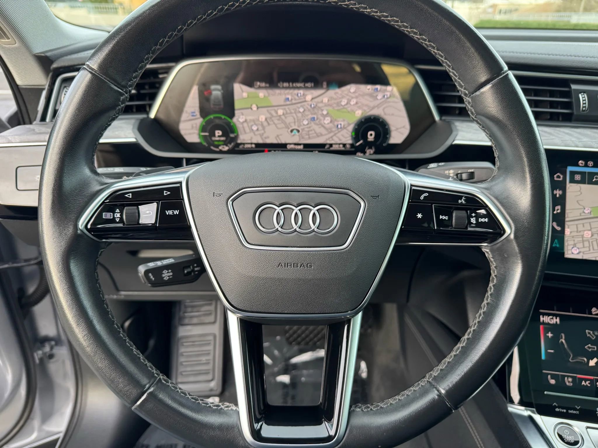 Used 2022 Audi e-tron Premium Plus w/ Premium Plus Package image 31