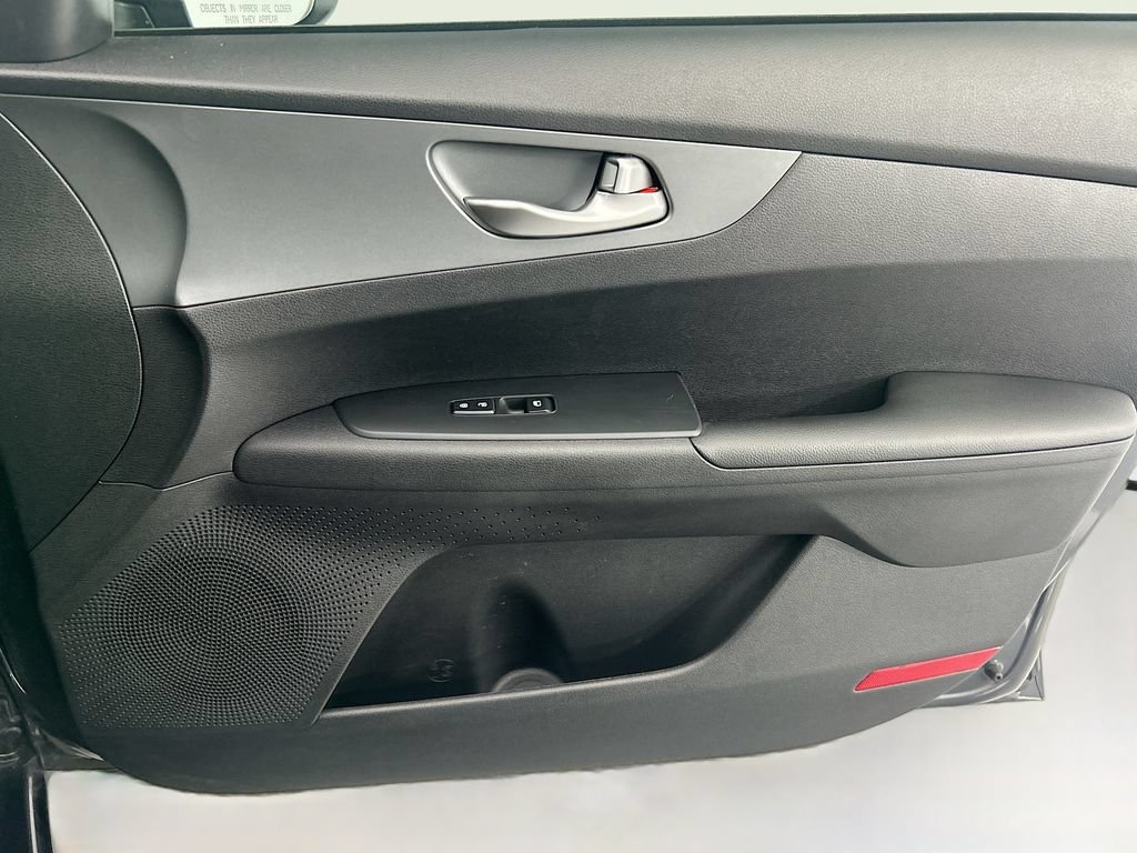 Used 2021 Kia Forte LXS FWD image 23