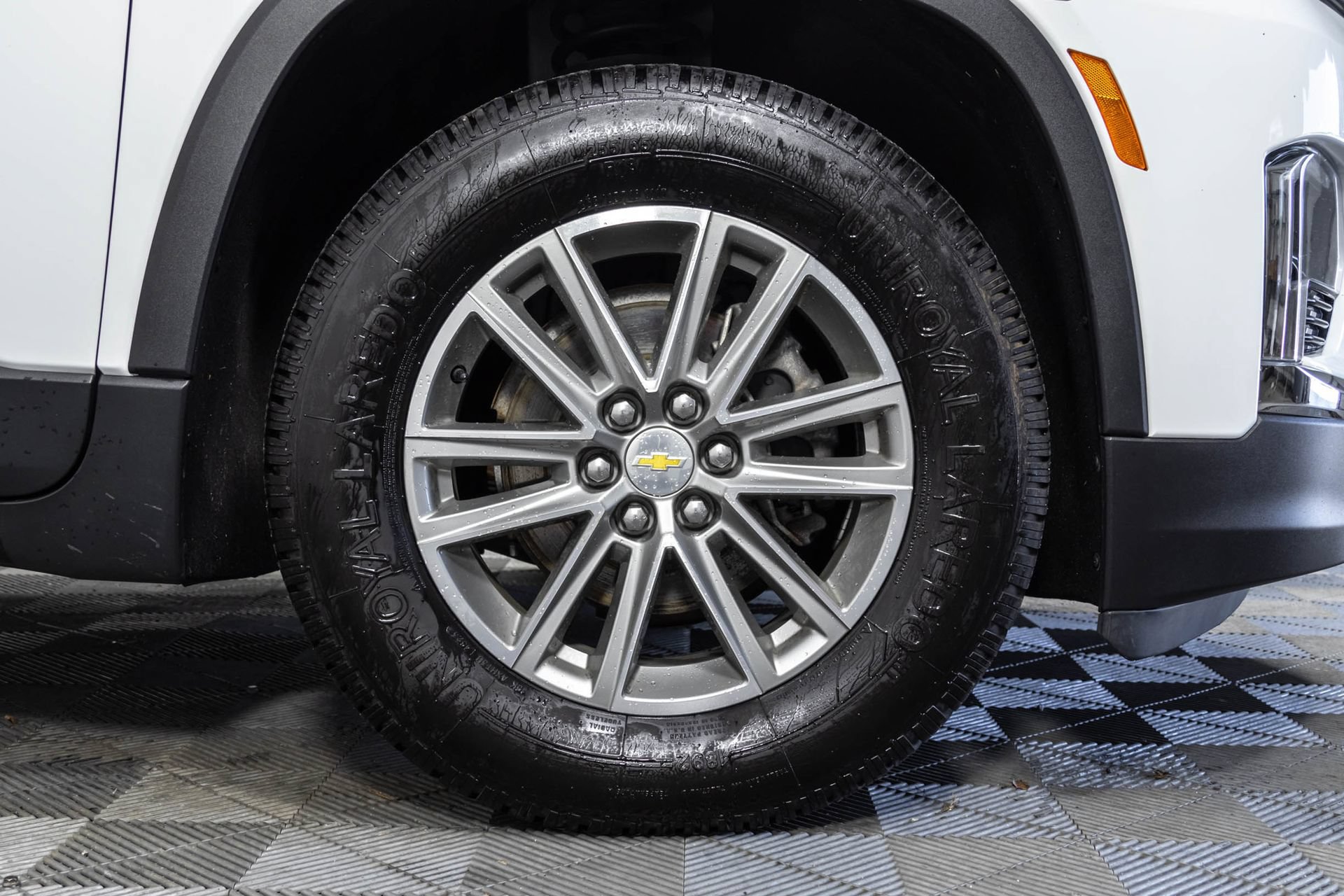 Used 2023 Chevrolet Traverse LT AWD/4WD image 44