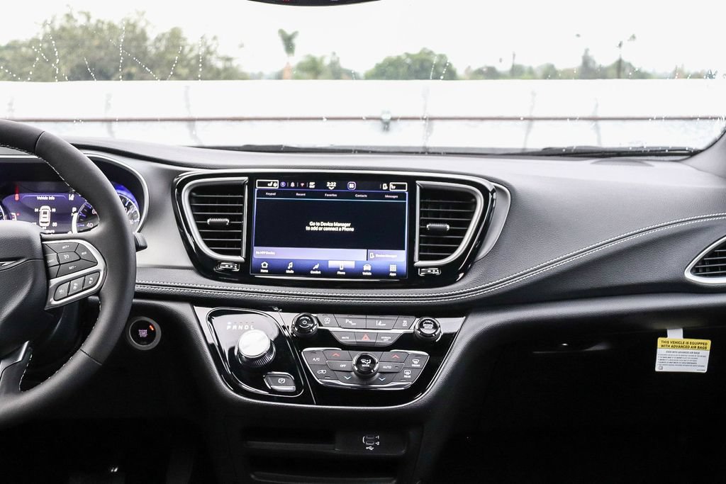 New 2027 Chrysler Pacifica Select FWD image 15