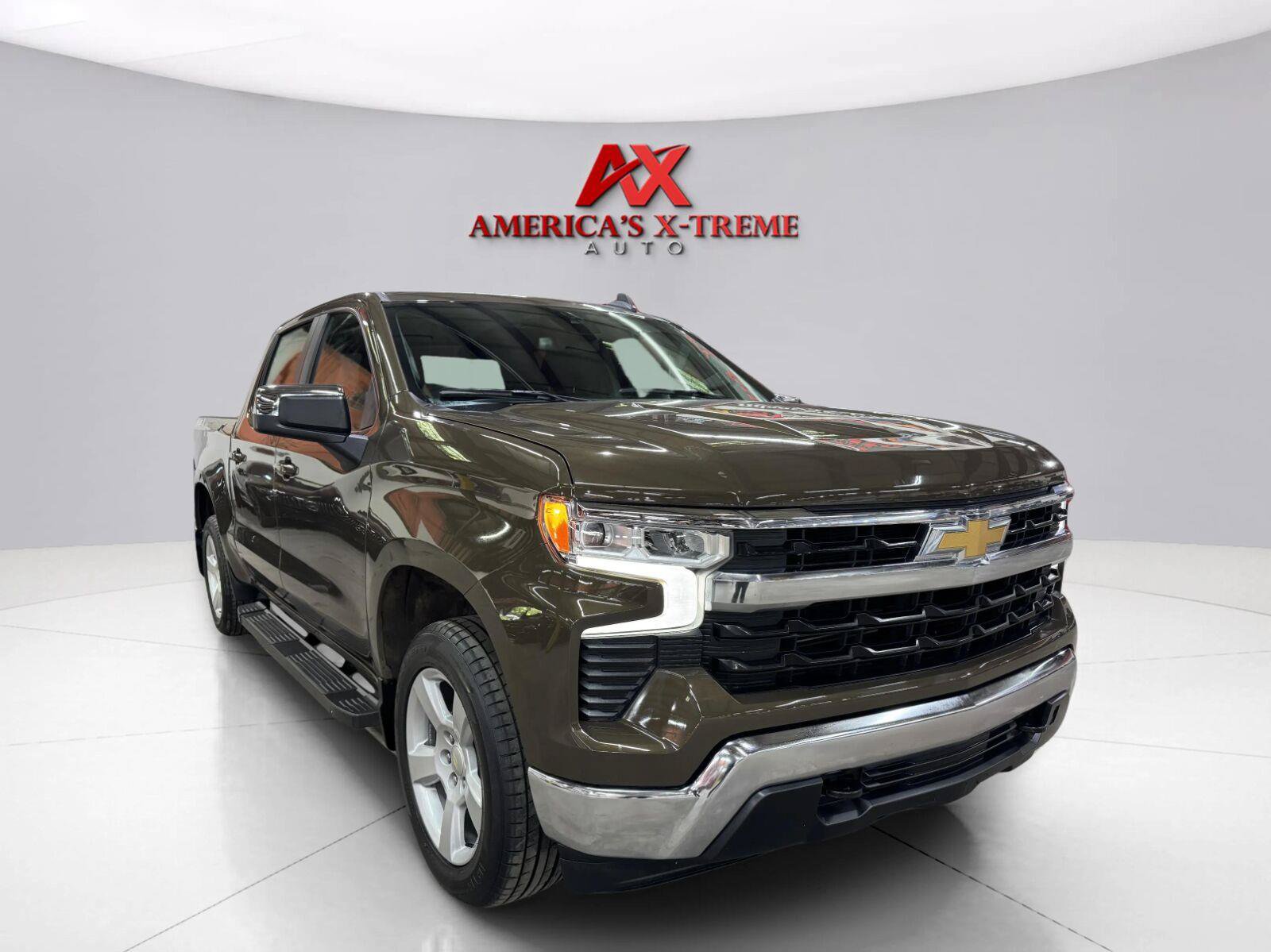 Used 2023 Chevrolet Silverado 1500 LT AWD/4WD image 9
