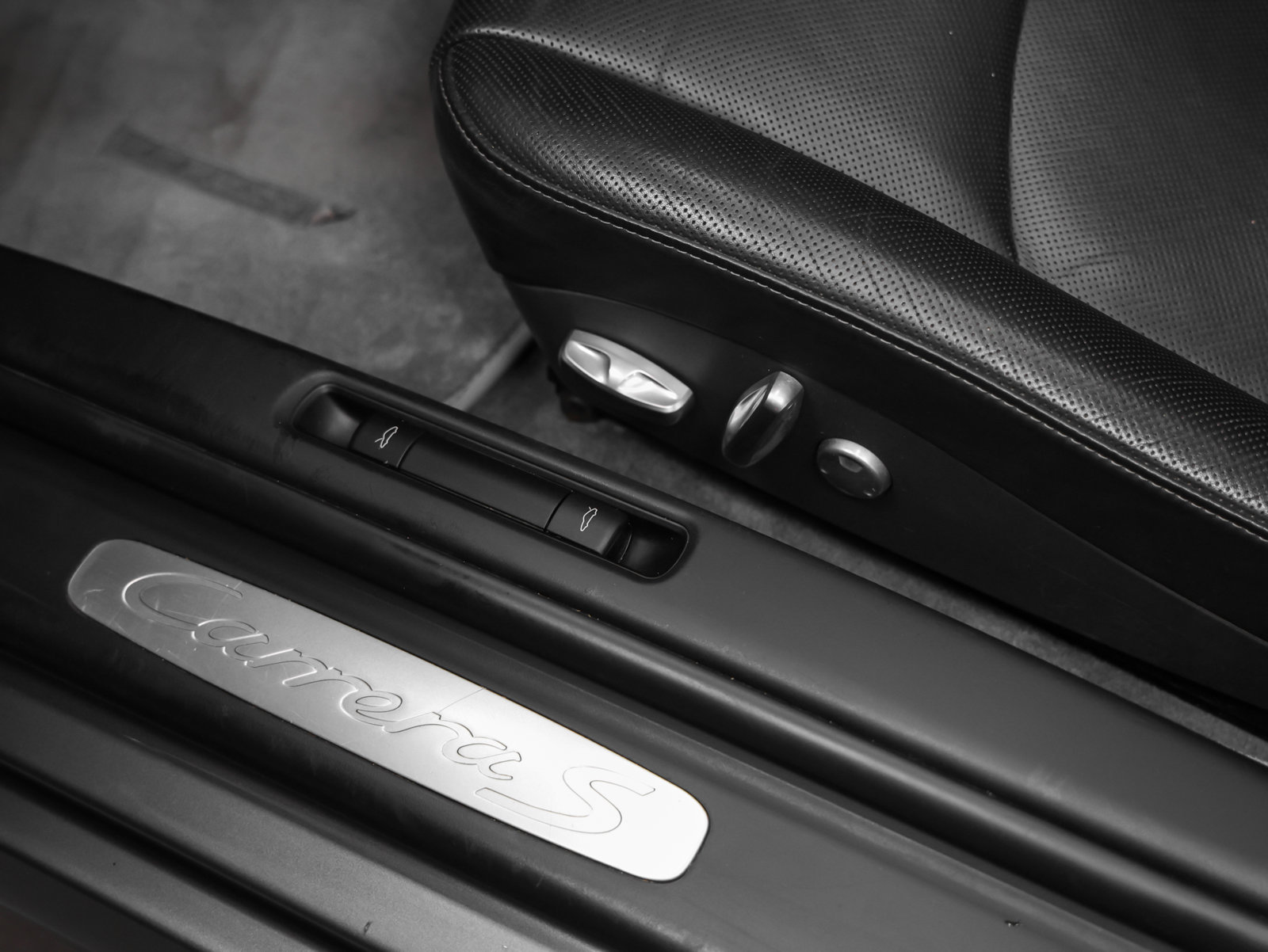 Used 2009 Porsche 911 Carrera S RWD image 32