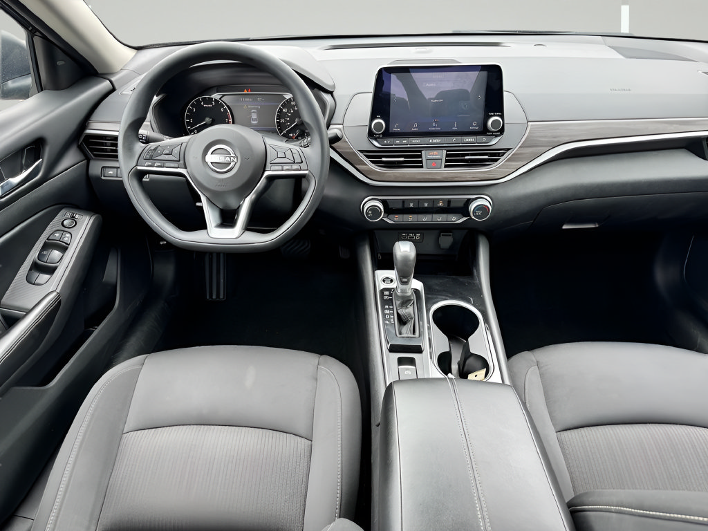 Used 2024 Nissan Altima 2.5 SV AWD/4WD image 5