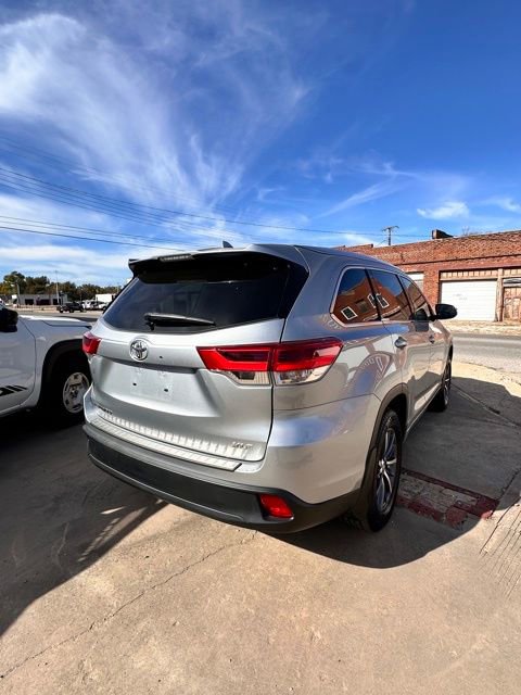 Used 2017 Toyota Highlander XLE image 7