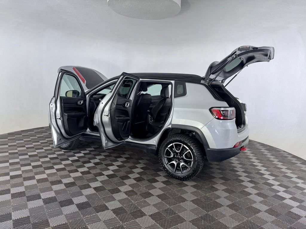 Used 2025 Jeep Compass Trailhawk AWD/4WD image 19