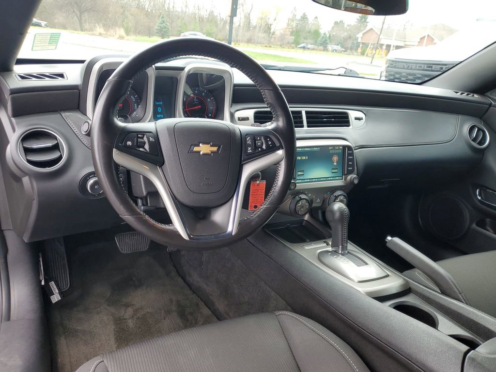 Used 2015 Chevrolet Camaro LT RWD image 7