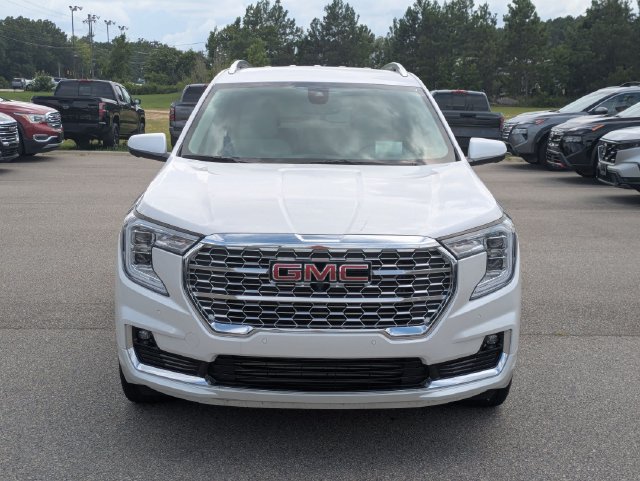 Used 2022 GMC Terrain Denali w/ Denali Premium Package AWD/4WD image 8