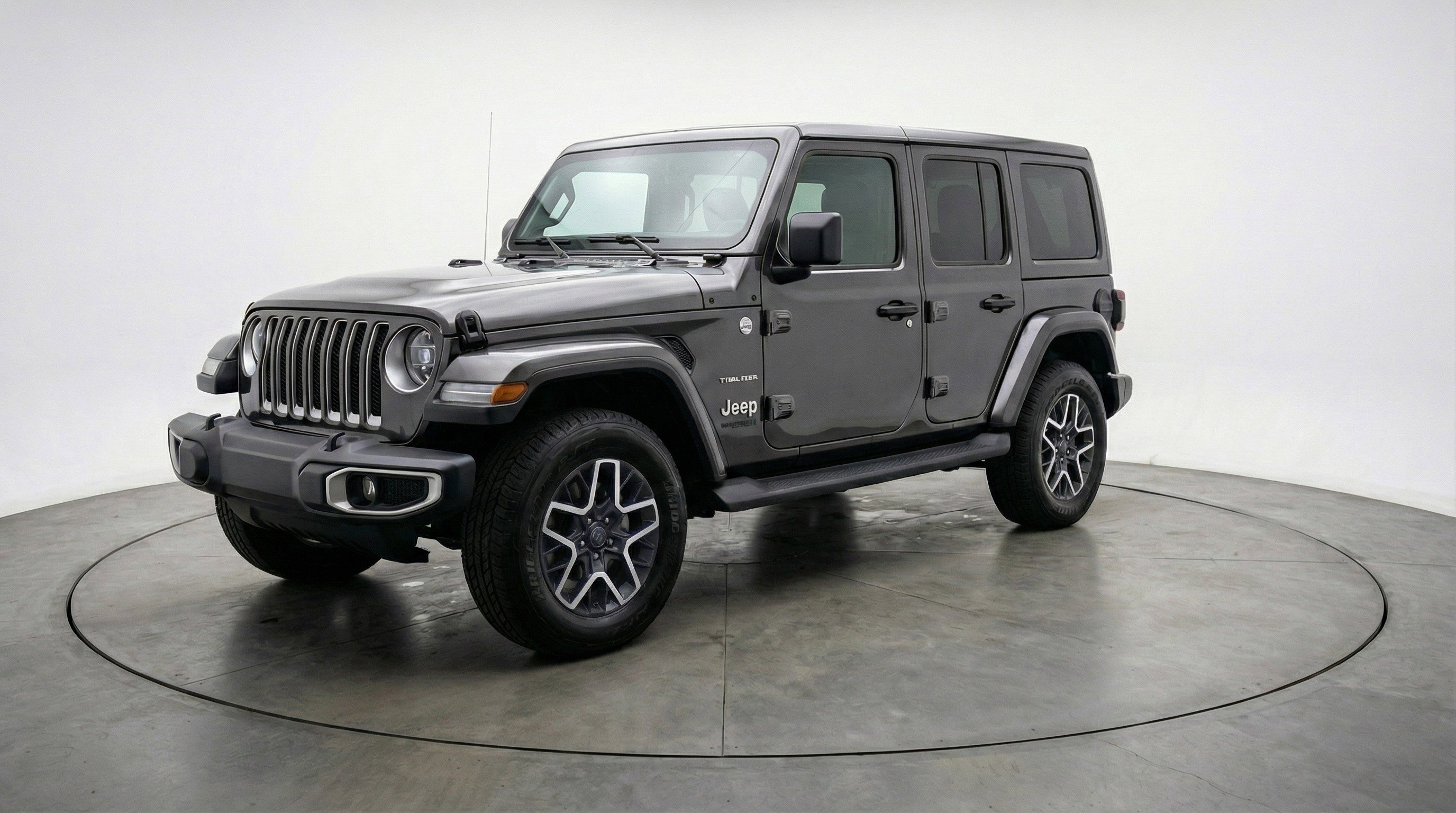 Used 2025 Jeep Wrangler Sahara image 3