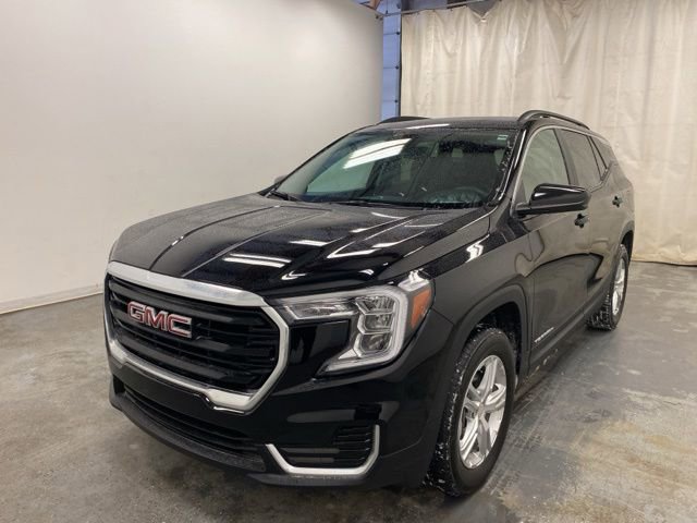 Used 2022 GMC Terrain SLE w/ Driver Convenience Package image 3