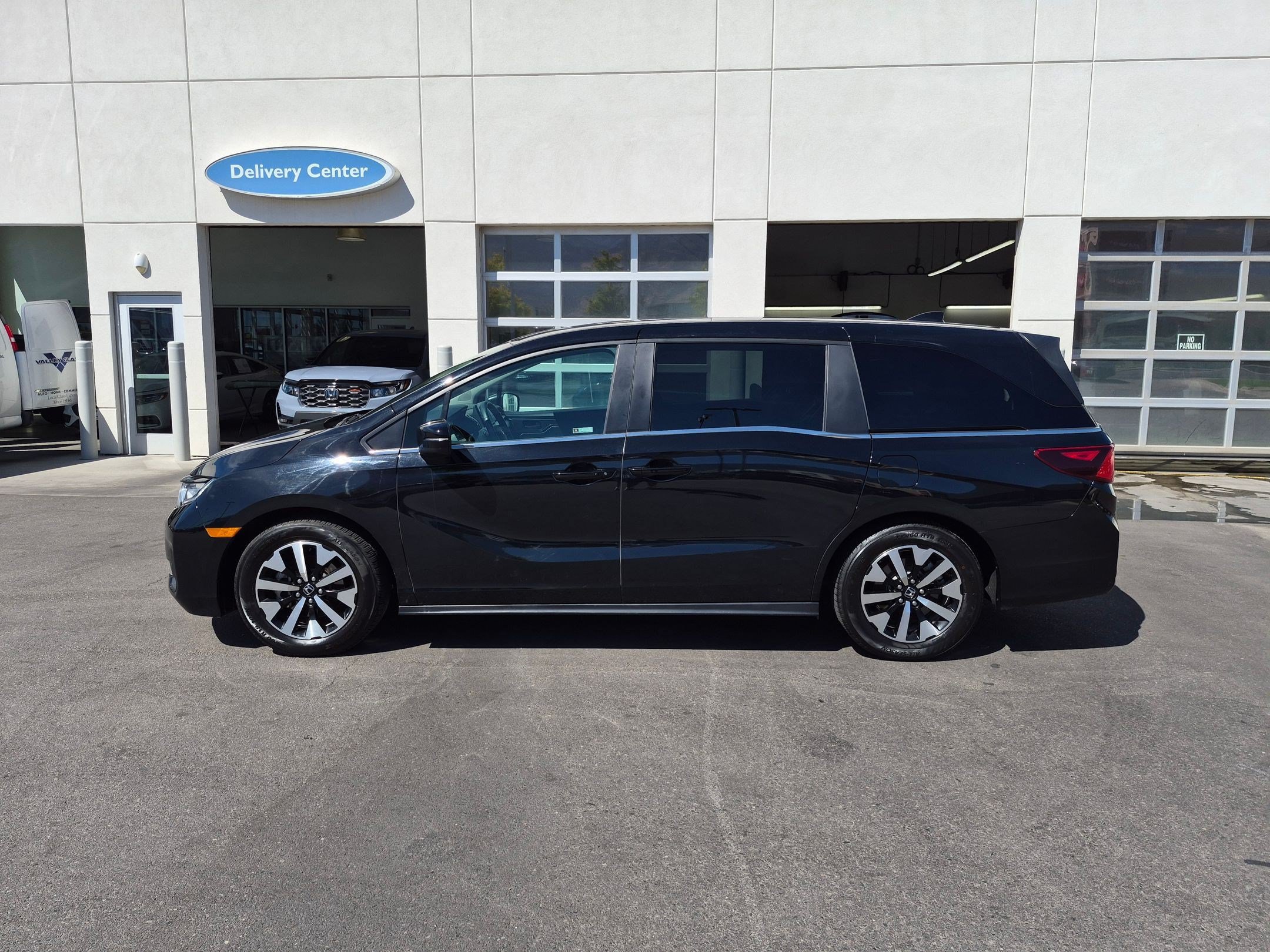 Used 2025 Honda Odyssey EX-L image 10