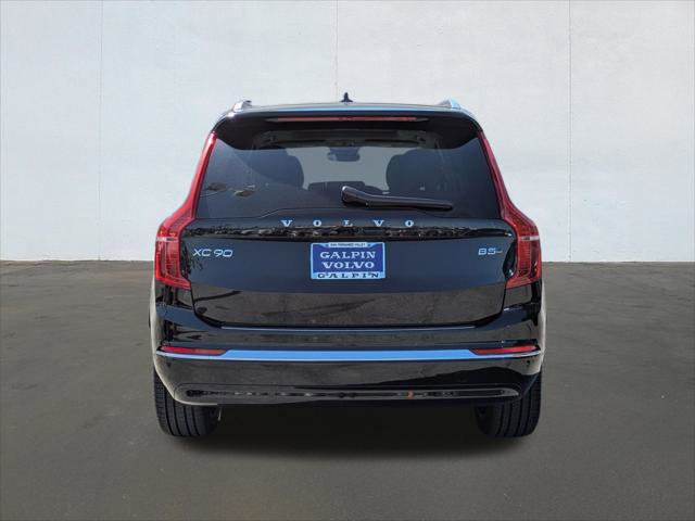 Used 2023 Volvo XC90 B5 Plus w/ Protection Package Premier AWD/4WD image 4